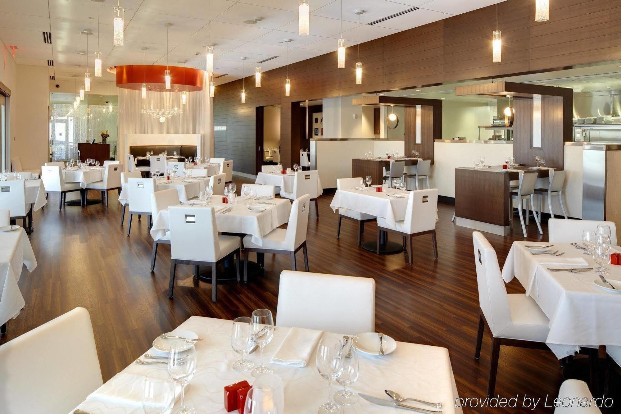 The Hotel At Kirkwood Center Cedar Rapids Restaurant foto