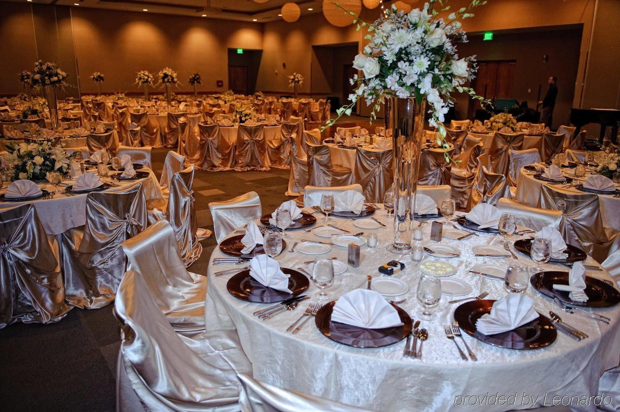 The Hotel At Kirkwood Center Cedar Rapids Restaurant foto